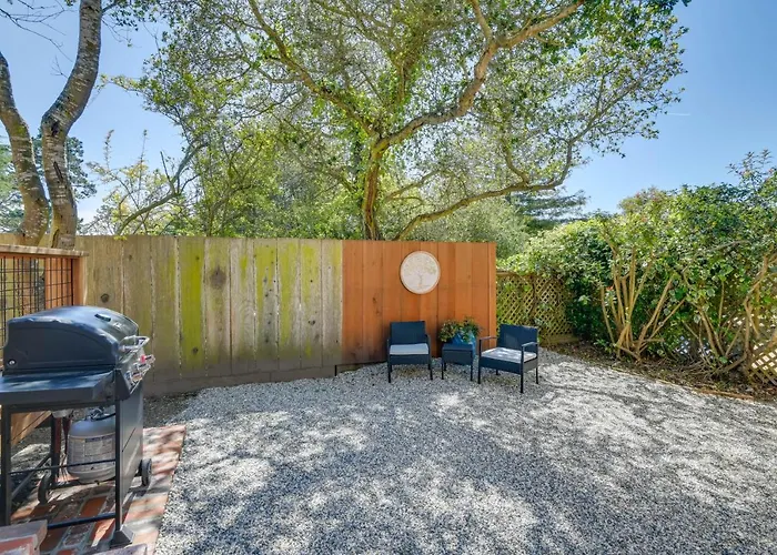 Vacation Rental Home ~ 1 Mi To Carmel Beach!
