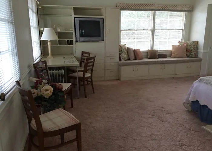 Elegant Suite-30 Day Minimum